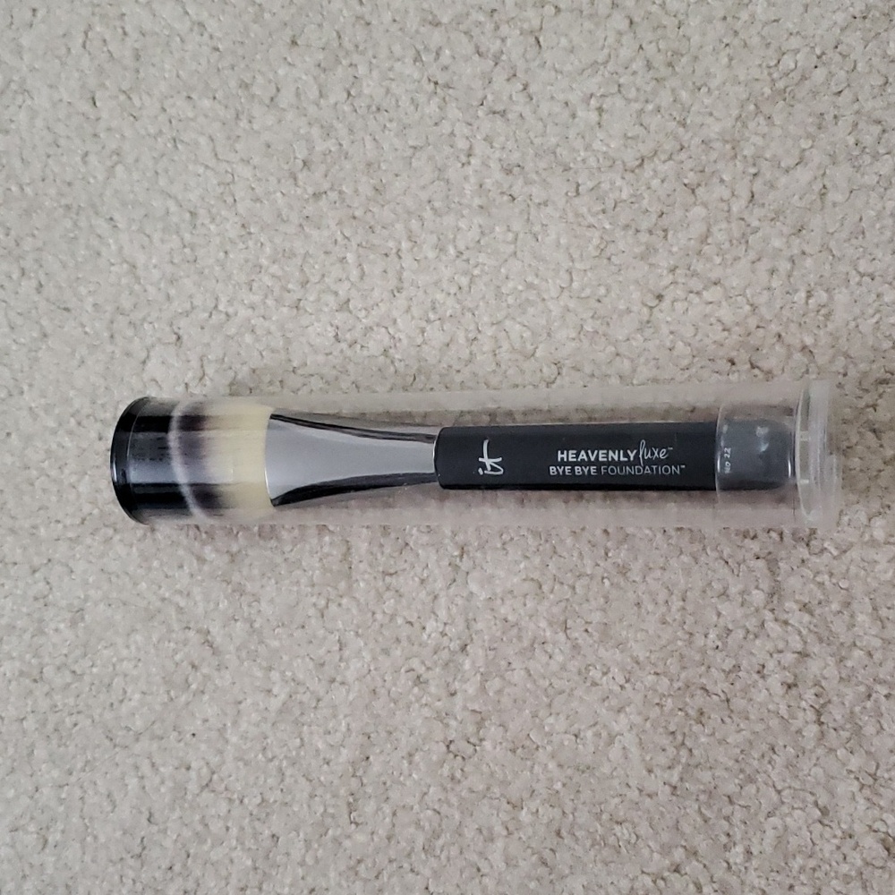 NEW IT Cosmetics Angle Brush